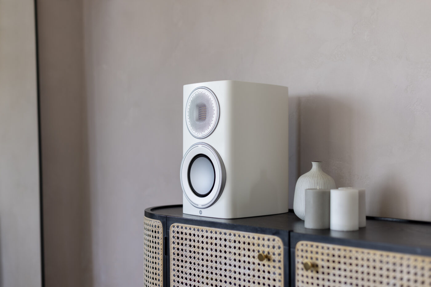 MA_Platinum_100_Lifestyle_Sideboard_White